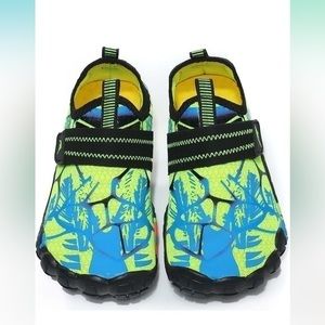 NWT Quickshark Kids Water Shoes Big Kid Sz 2